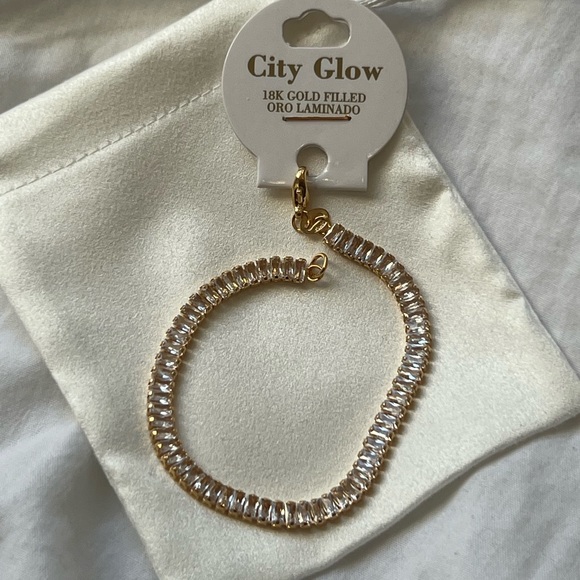 NWT City Glow 18K Gold Filled Bracelet and Earrings Set - Picture 8 of 9